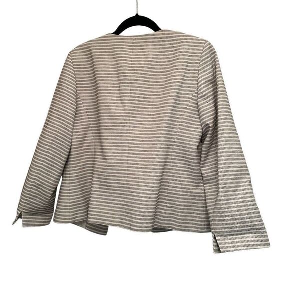 Talbots cream with grey stripes skirt suit- size 6 - Picture 2 of 14